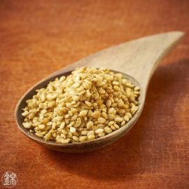 Smoked and roasted sesame seeds